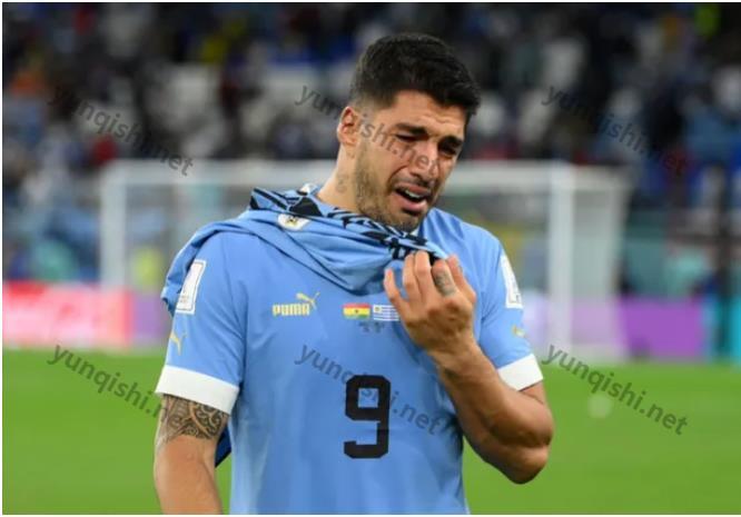 路易斯·苏亚雷斯含泪离开2022年世界杯（卡塔尔世界杯决赛）