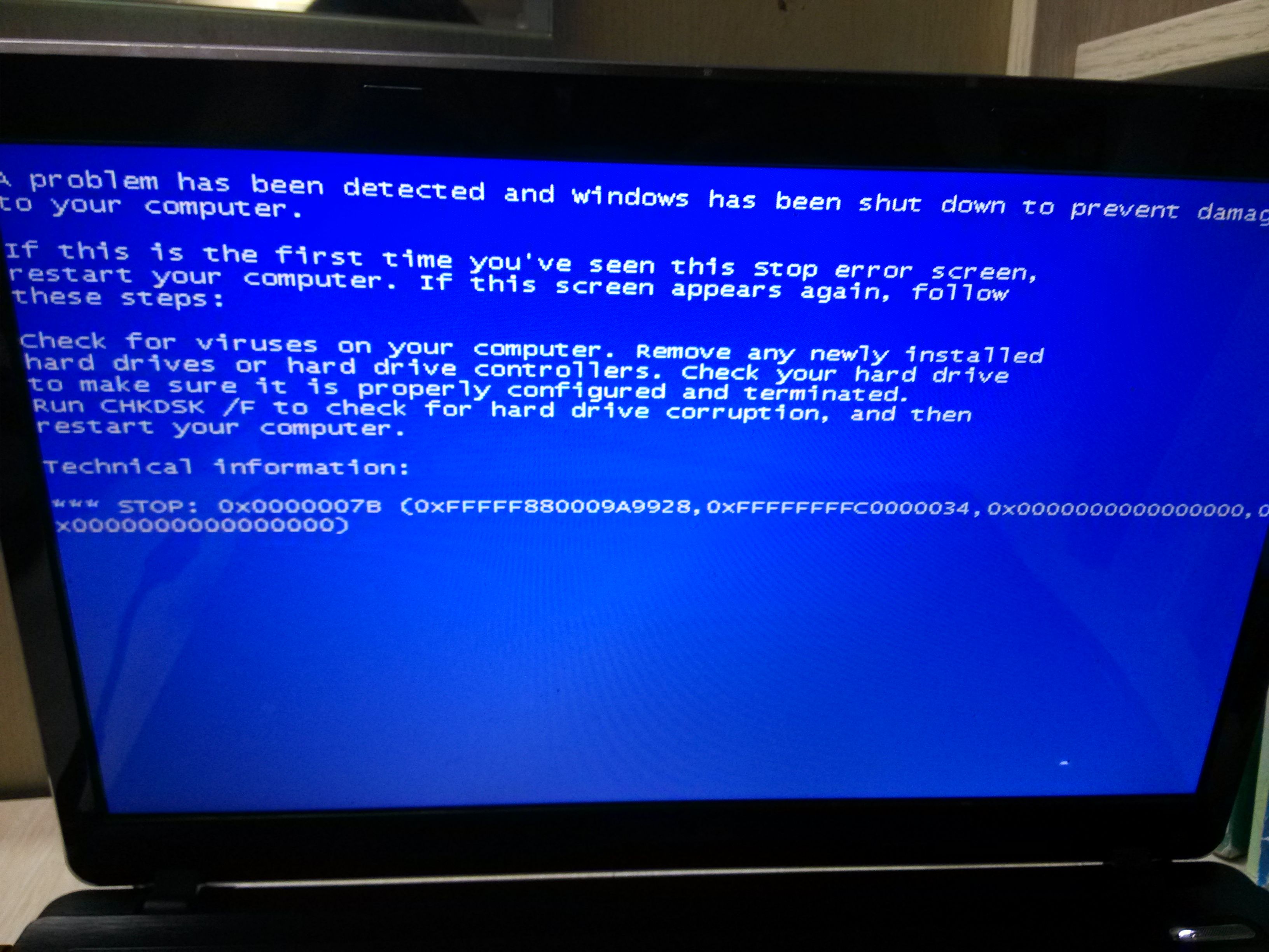 电脑开机后蓝屏显示英文
