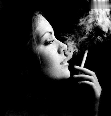 美女伤感香烟图片