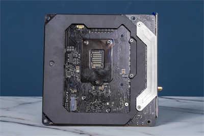 ASRock Z590 Phantom Gaming-ITX/TB4 ITX主机板开箱测试 / 升级10相供电、PD 2(3)