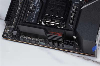 ASRock Z590 Phantom Gaming-ITX/TB4 ITX主机板开箱测试 / 升级10相供电、PD 2(8)