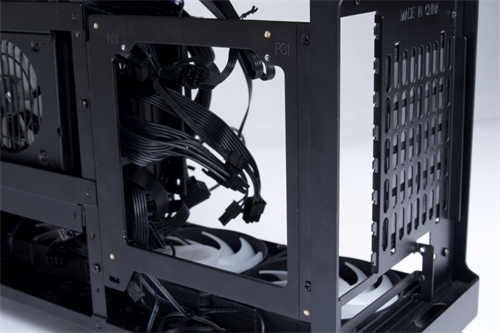 JONSPLUS i100 Pro ITX机壳开箱/支援360水冷、可变分舱让玩家自由选择显卡摆放方式(30)