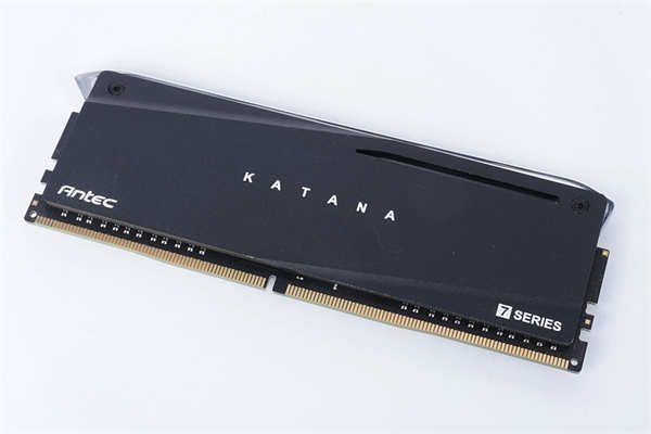 Antec KATANA武士刀DDR4 3200 8Gx2/搭载J-Die的优质超频效能、ARGB 刃の光影强势来袭(4)