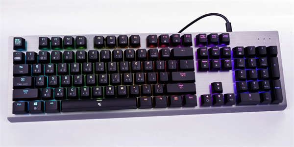 曜越NEPTUNE海王星RGB青轴 机械键盘/功能简化，造型更紧凑