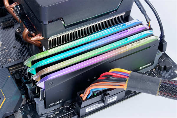 Antec KATANA武士刀DDR4 3200 8Gx2/搭载J-Die的优质超频效能、ARGB 刃の光影强势来袭(28)