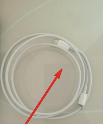 苹果12的充电线怎么用(1)