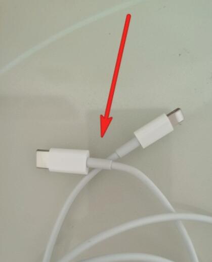 苹果12的充电线怎么用(2)