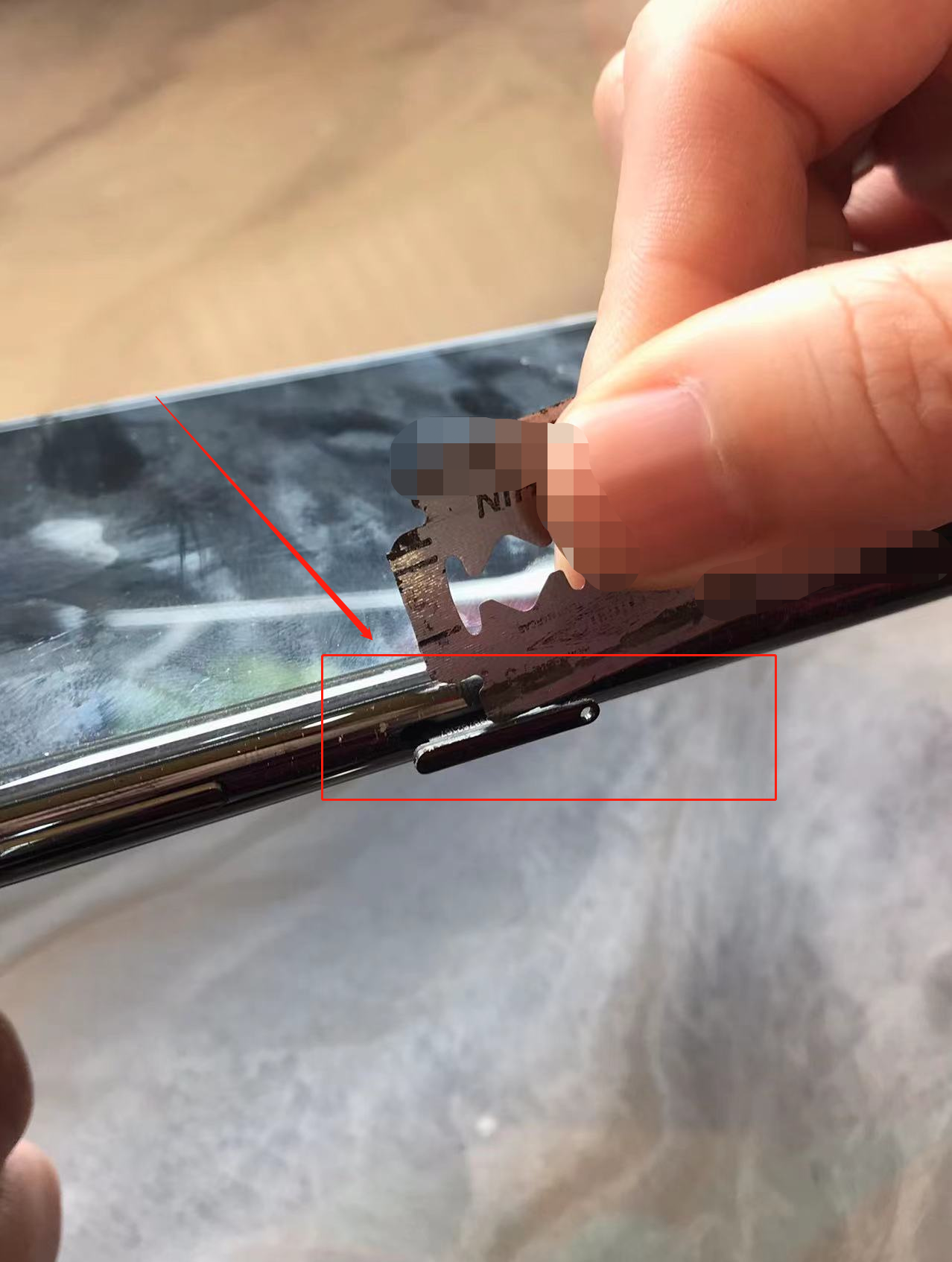 卡针断在手机针孔里面了怎么办?(4)